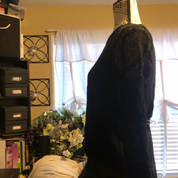 Lucky Brand Sweater, crochet sleeves, Size Med Blk - Picture 2 of 6